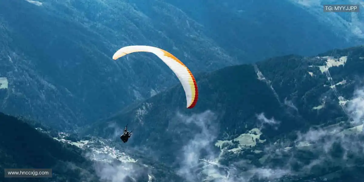 装备你的运动生活!🎯 从潮流服饰到专业器材,一站式满足你的热爱!